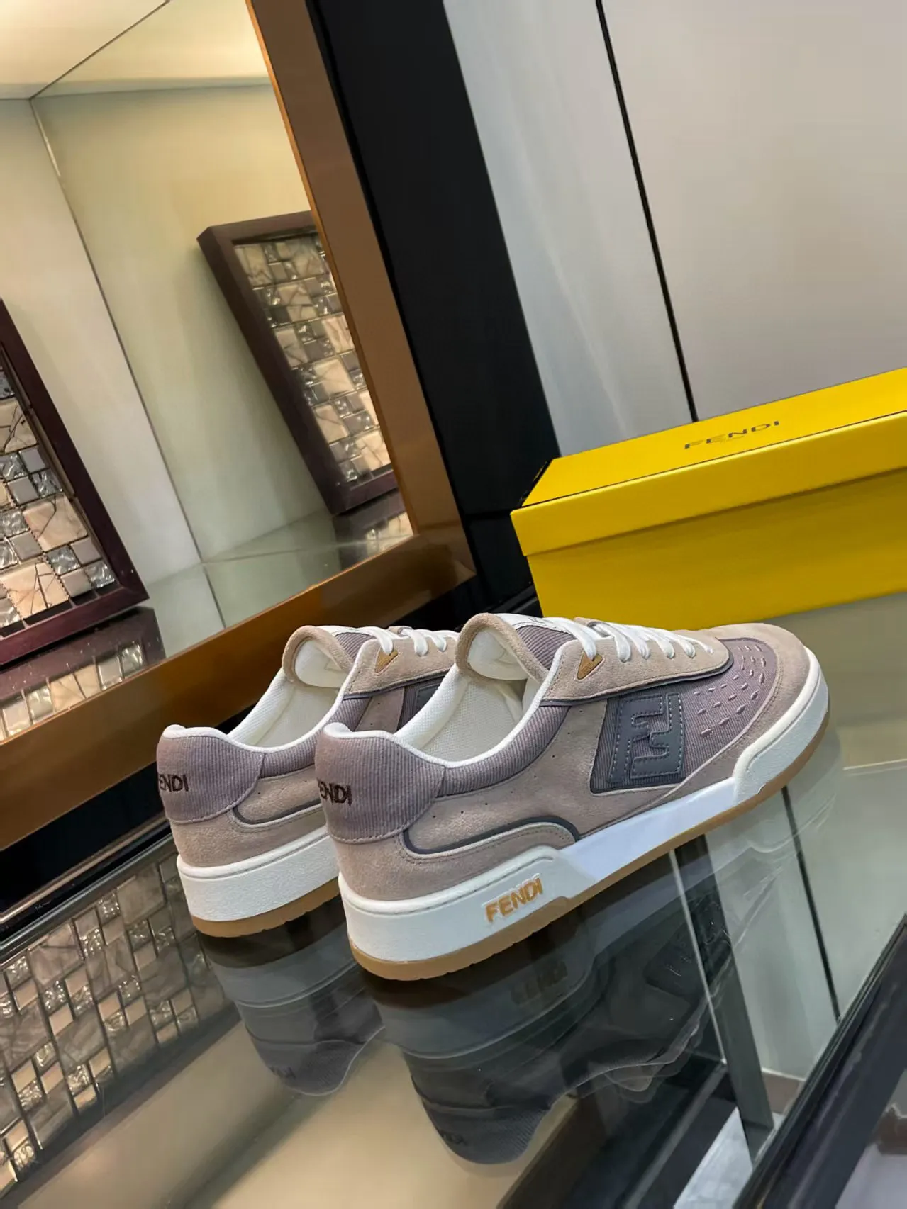 Factory price: 600💰Top version for couples Fendi 2025 New Year Hot Series [Couples👫Casual Sports Shoes] FD match Original Purchased One to One Reproduction The first sports shoe fendi match created by designer Kim Jones and Donkey Brand Trainer basketball sneakers, fresh blood injected with FF retro design Super good-looking and versatile, the upper is made of cowhide and cowhide splicing combination, with raised double F on the side The logo lining is made of terry velvet ✔️ Super soft on the feet, lightweight, comfortable to match with sweatshirts, Fabric: Cowhide ➕ Cow color matching, Outsole: Original open mold multi-color color matching sole, Packaging: Original full set of packaging, Size: Women's 35-40 / Men's 38-44, customized 45
